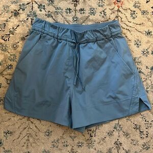 Lululemon cinchable waist high-rise woven short 3.5”